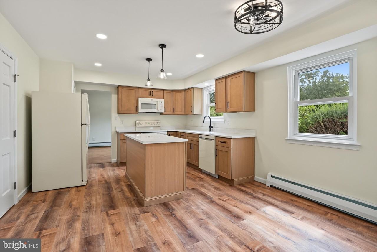 1324 Quarry Hall Rd - Photo 7 of 32