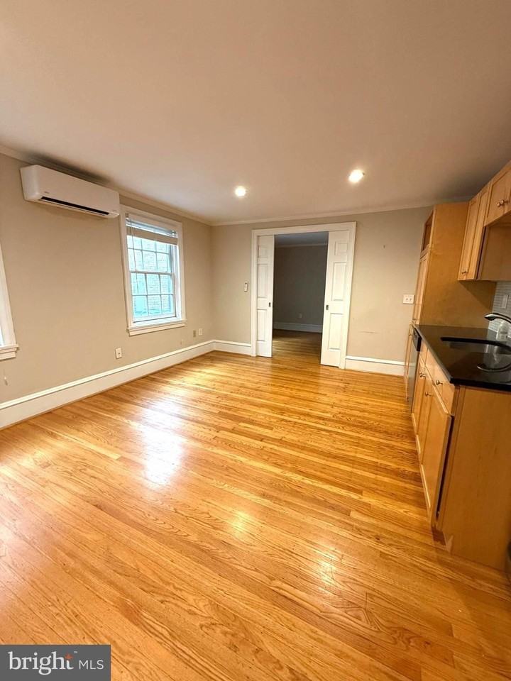 1602 Spruce St #3R - Photo 5 of 12