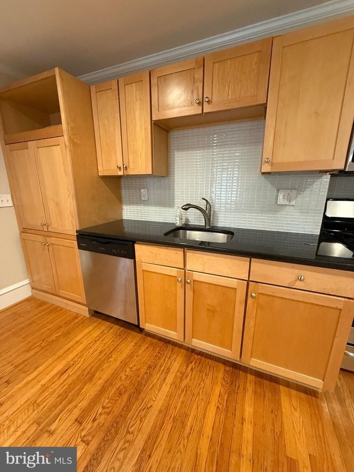 1602 Spruce St #3R - Photo 7 of 12