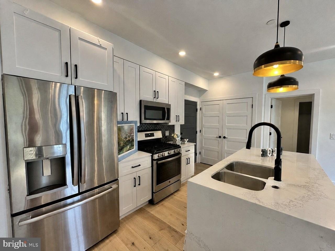1232 N Front St #2D - Photo 2 of 20
