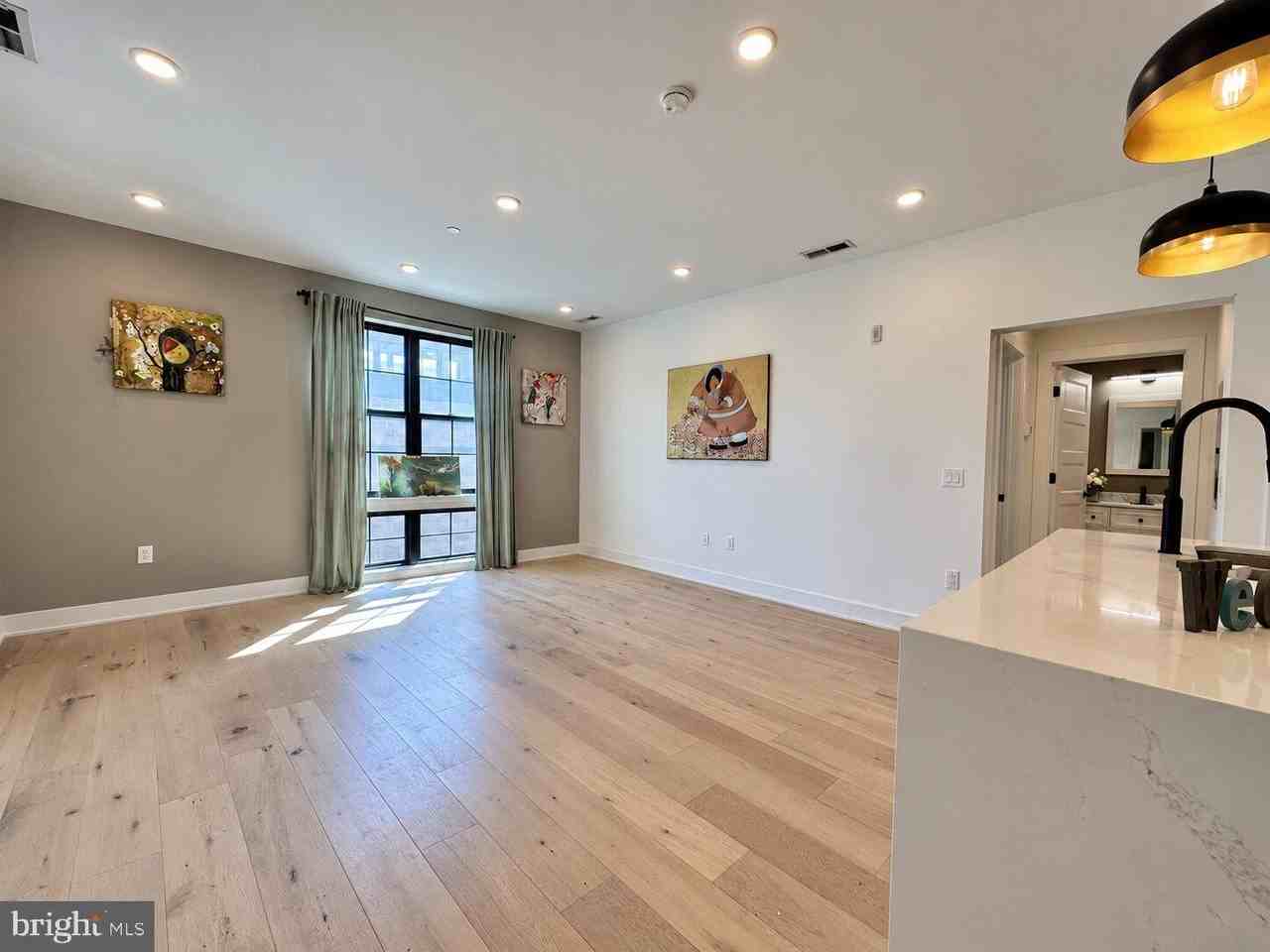 1232 N Front St #2D - Photo 3 of 20