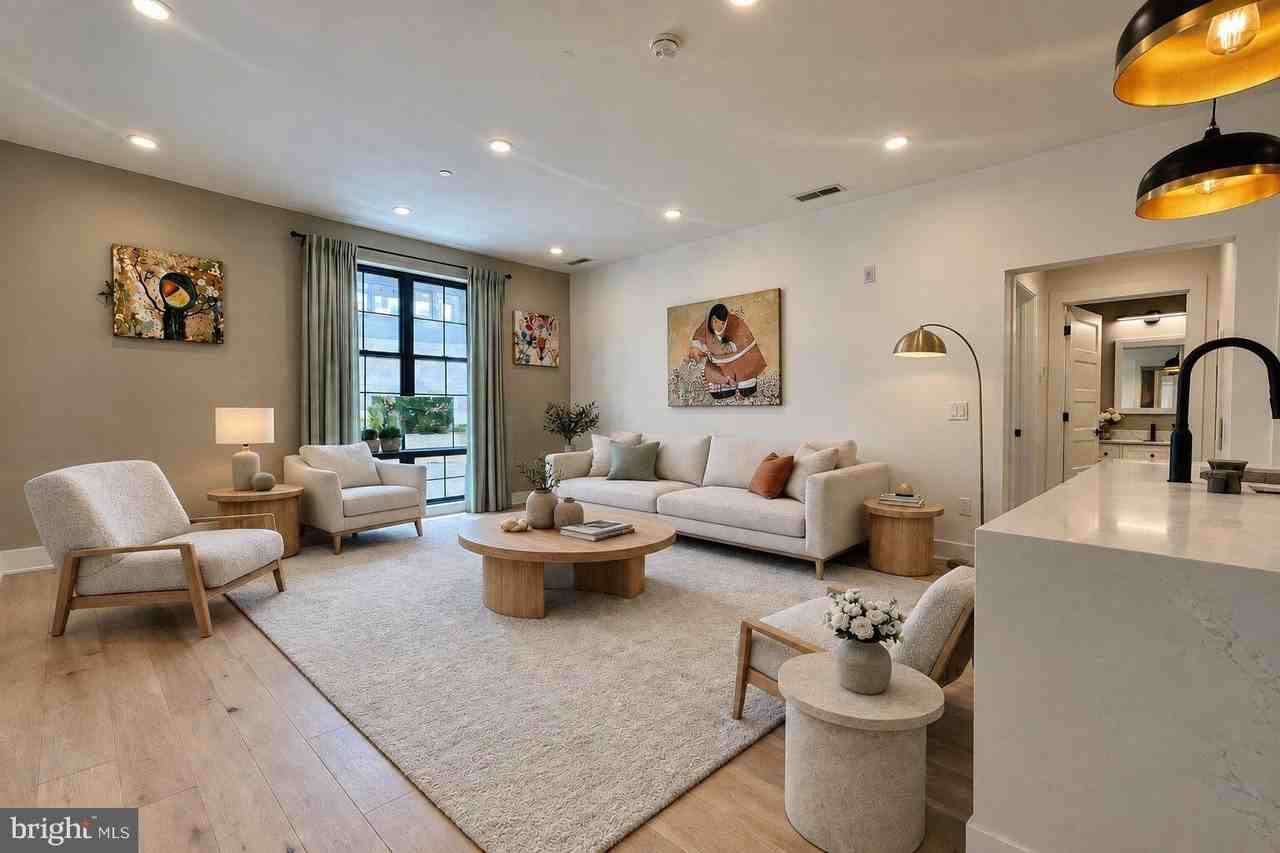 1232 N Front St #2D - Photo 4 of 20