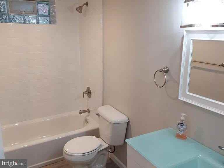 5028 Greene St #1 - Photo 3 of 10