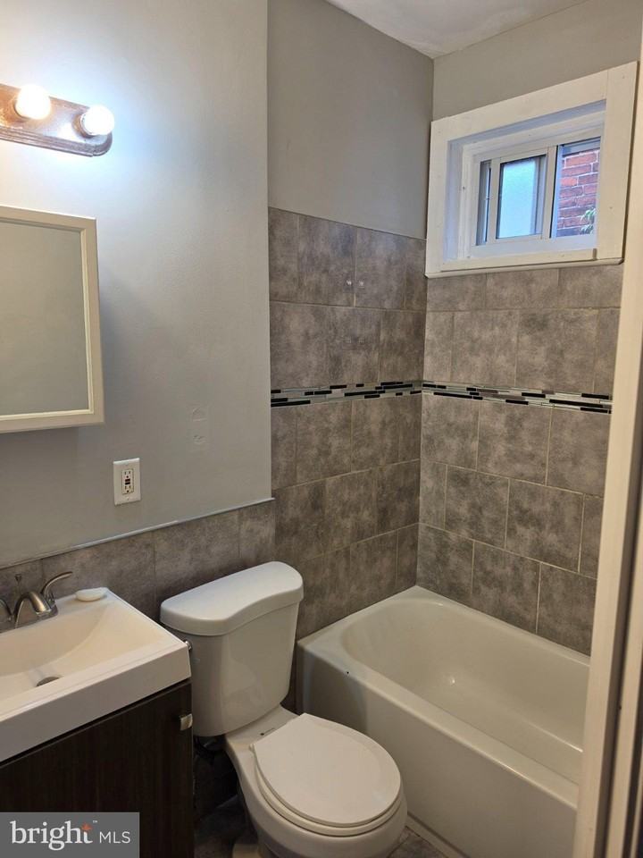 6028 Kershaw St - Photo 7 of 8