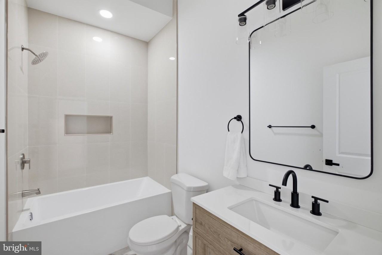 1520 S 22nd St #2 - Photo 4 of 21