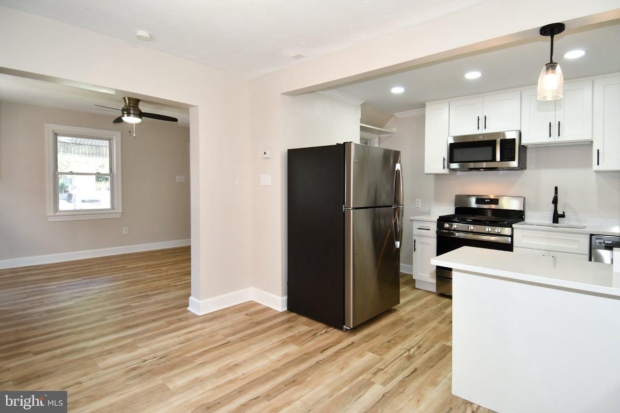 2124 S Oxford St - Photo 7 of 31