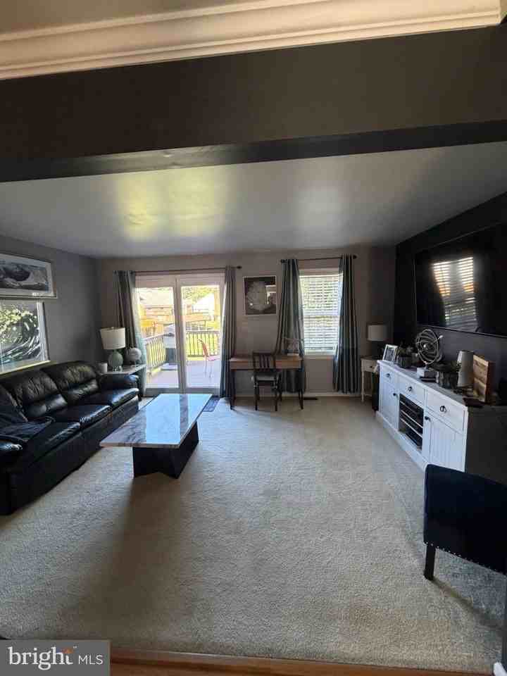 265 Fairfield Dr - Photo 2 of 5