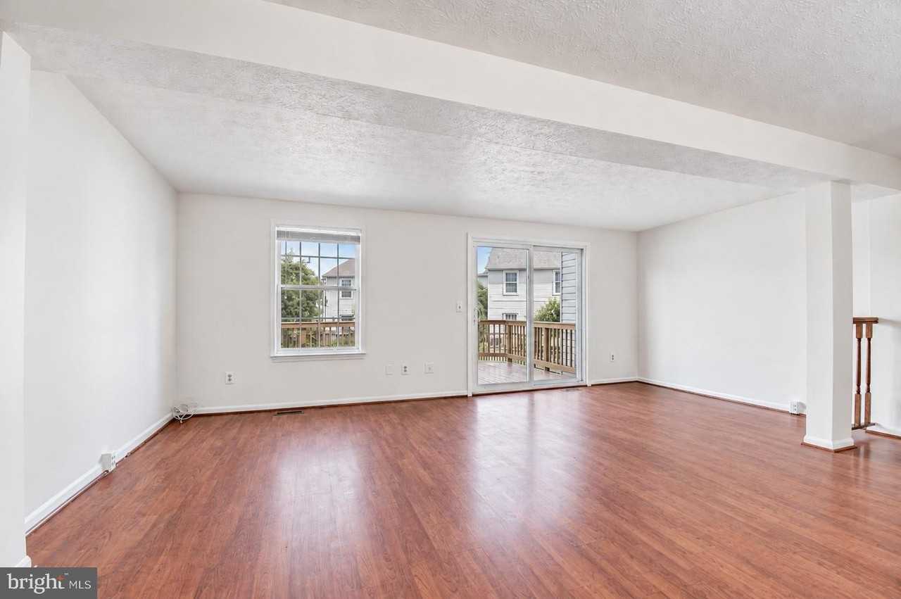 6022 Phlox Ct - Photo 3 of 32