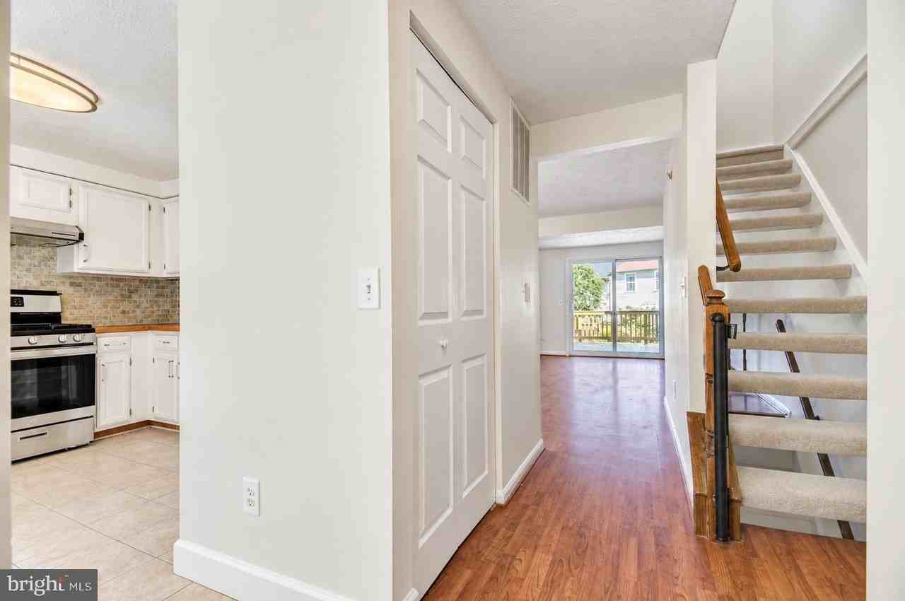 6022 Phlox Ct - Photo 7 of 32