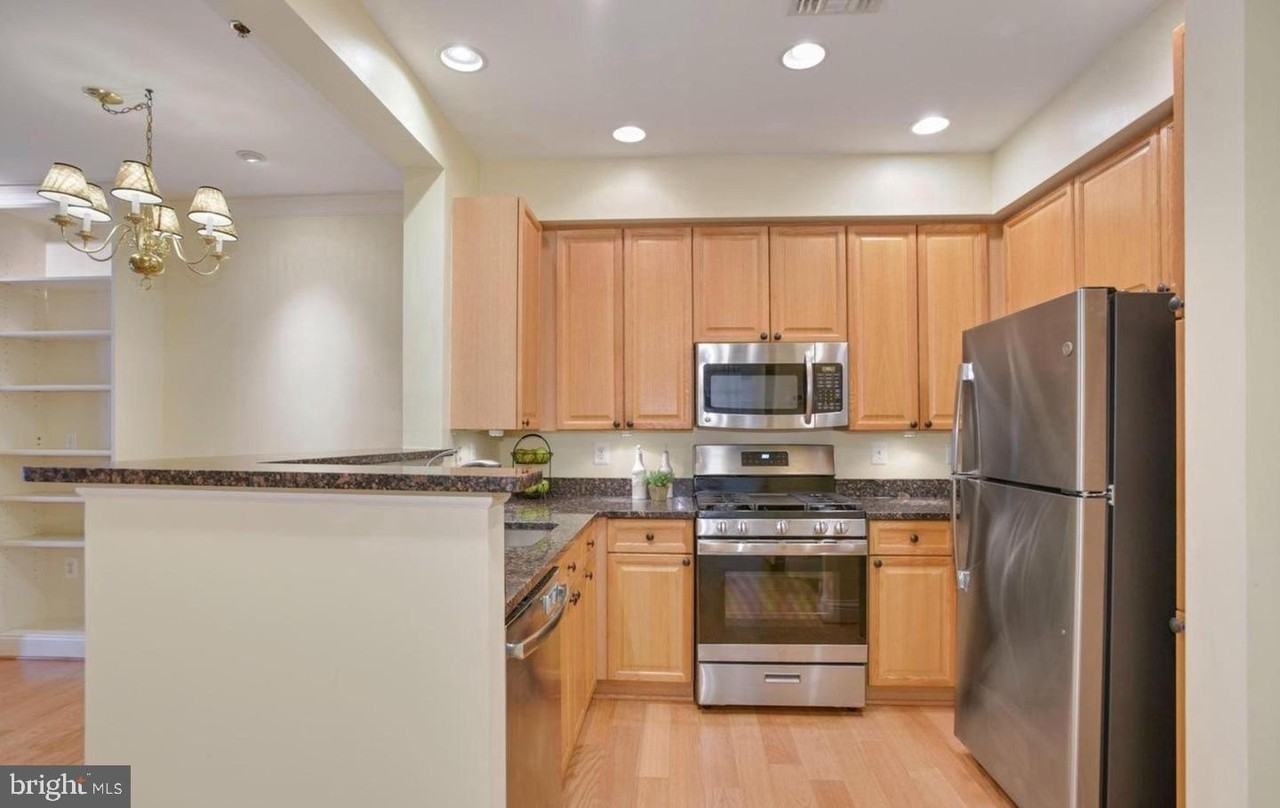 1860 Stratford Park Pl #201 - Photo 5 of 45
