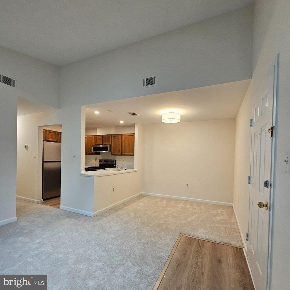 7705 Lexton Pl #E - Photo 3 of 32