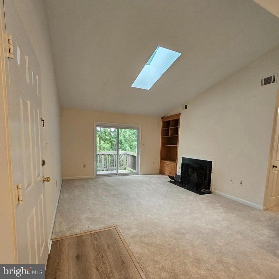 7705 Lexton Pl #E - Photo 5 of 32