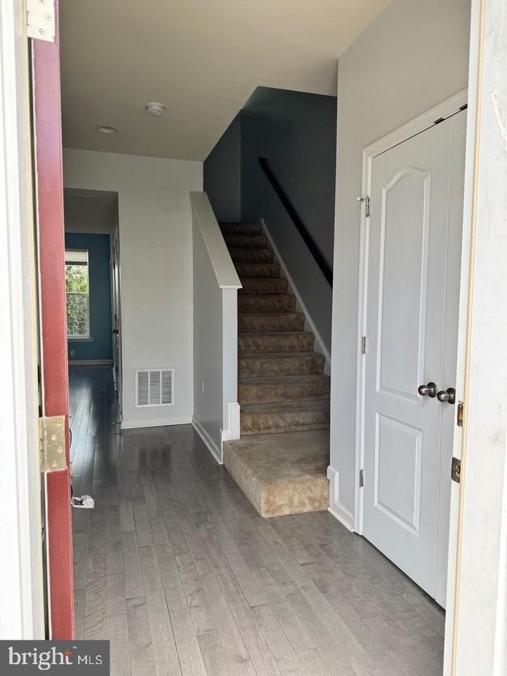 50 Landis Ct - Photo 4 of 29
