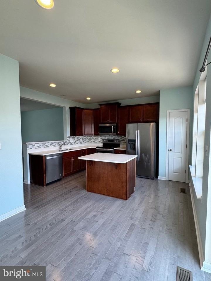 50 Landis Ct - Photo 6 of 29