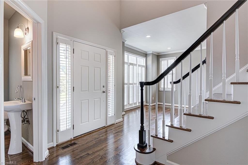 5 Crab Tree Ct - Photo 3 of 36