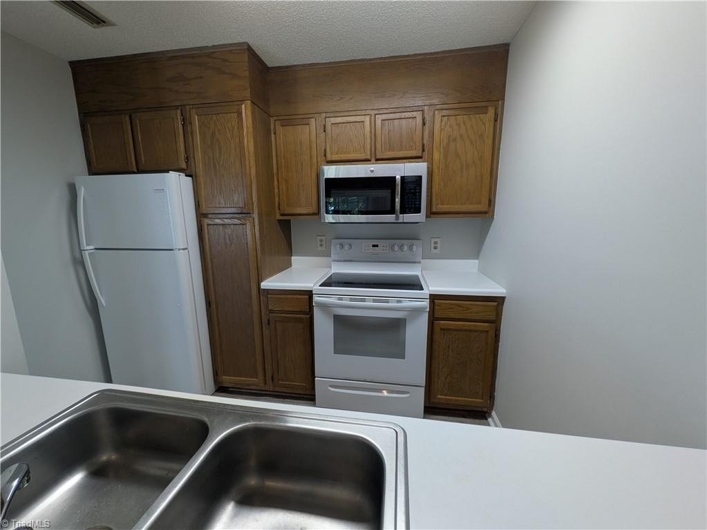 4021 Whirlaway Ct #E - Photo 6 of 17