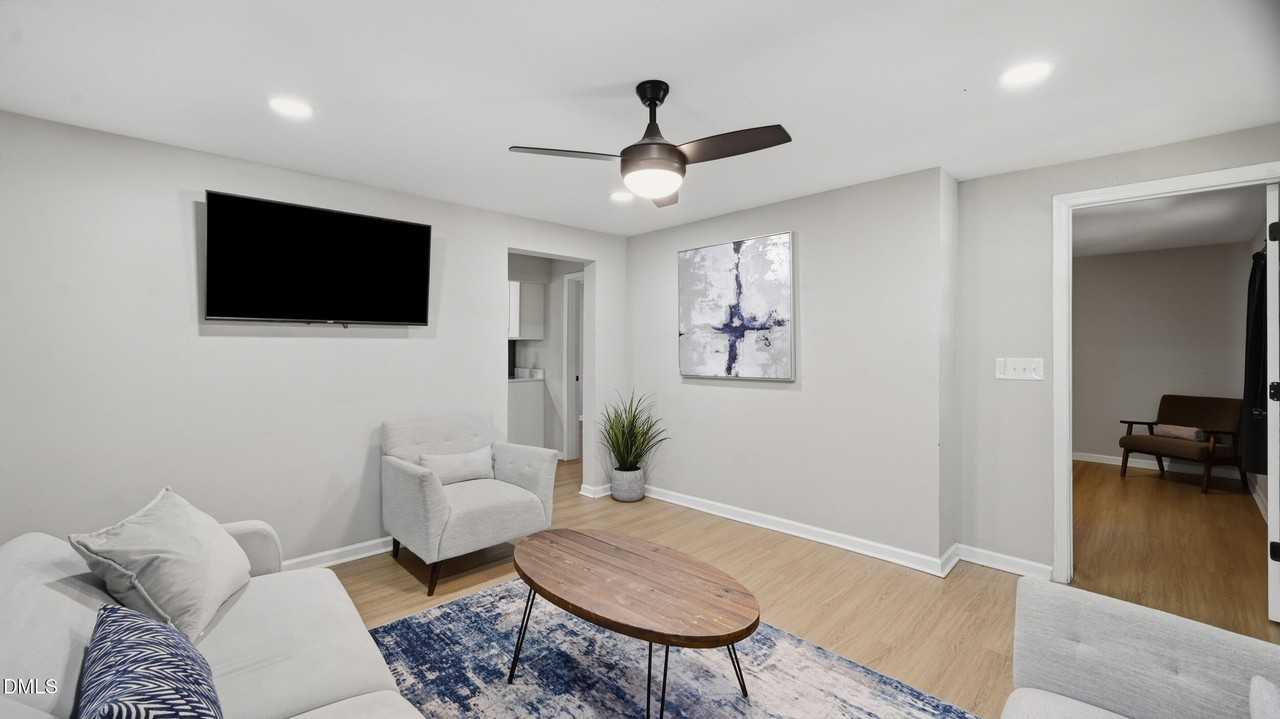 1208 Drew St - Photo 3 of 25