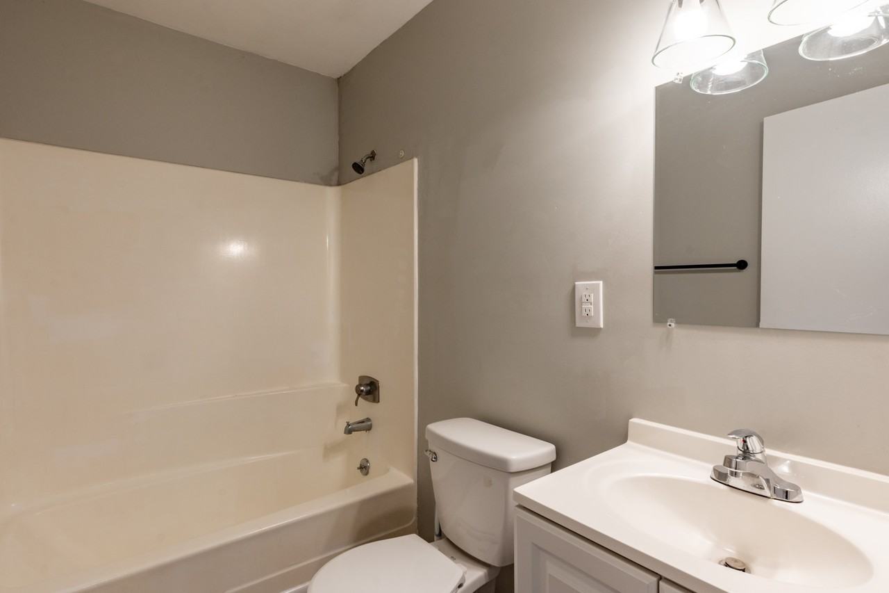8810 Springfield Rd #B - Photo 4 of 20