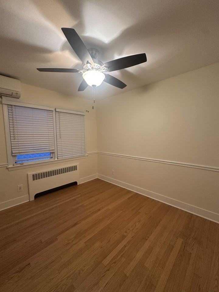 229 Bancroft Ave - Photo 3 of 11
