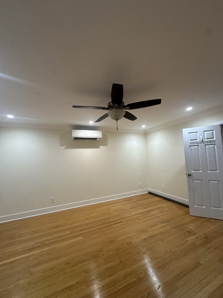 229 Bancroft Ave - Photo 4 of 11
