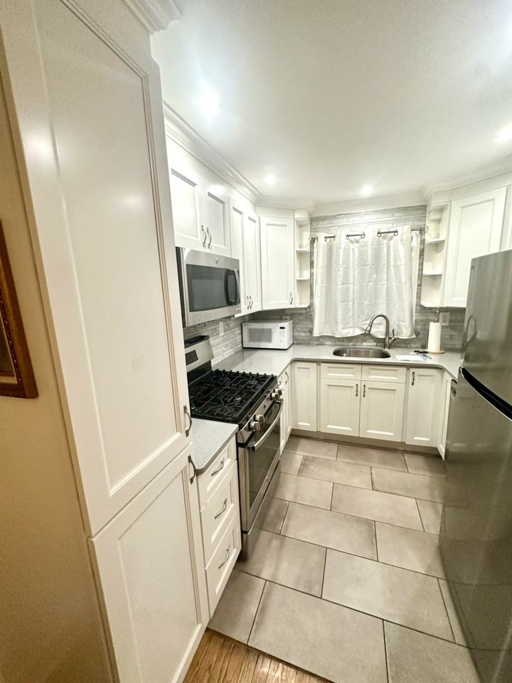 229 Bancroft Ave - Photo 7 of 11