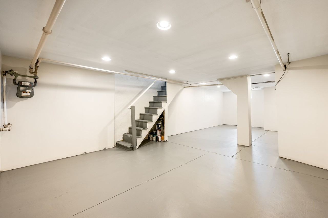 1822 W Eleanor St #1 - Photo 3 of 10