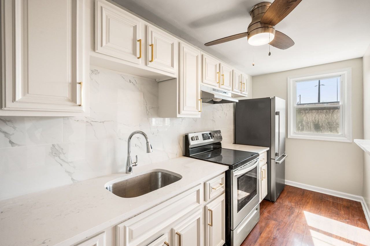 1822 W Eleanor St #1 - Photo 4 of 10