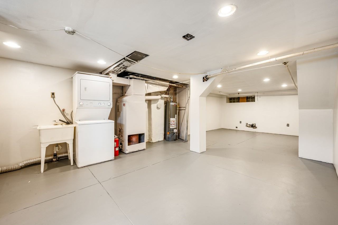1822 W Eleanor St #1 - Photo 6 of 10