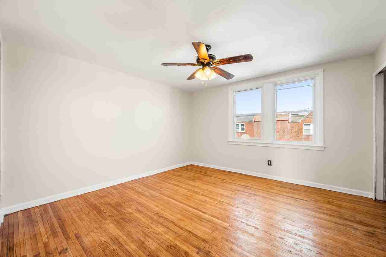 1822 W Eleanor St #1 - Photo 7 of 10