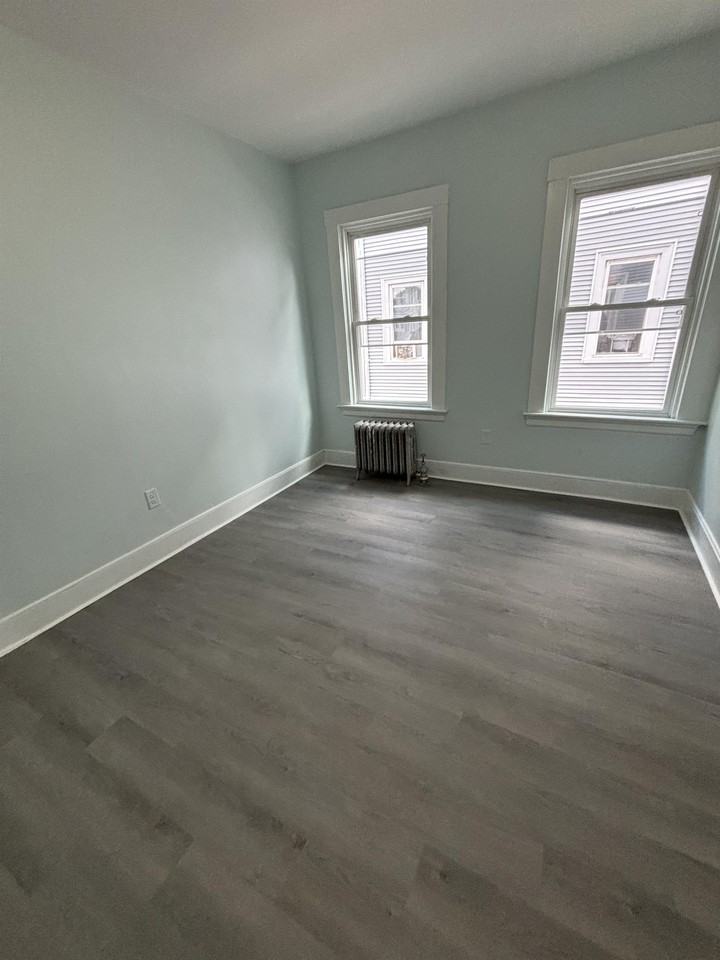 73 Glenham St #3 - Photo 4 of 6