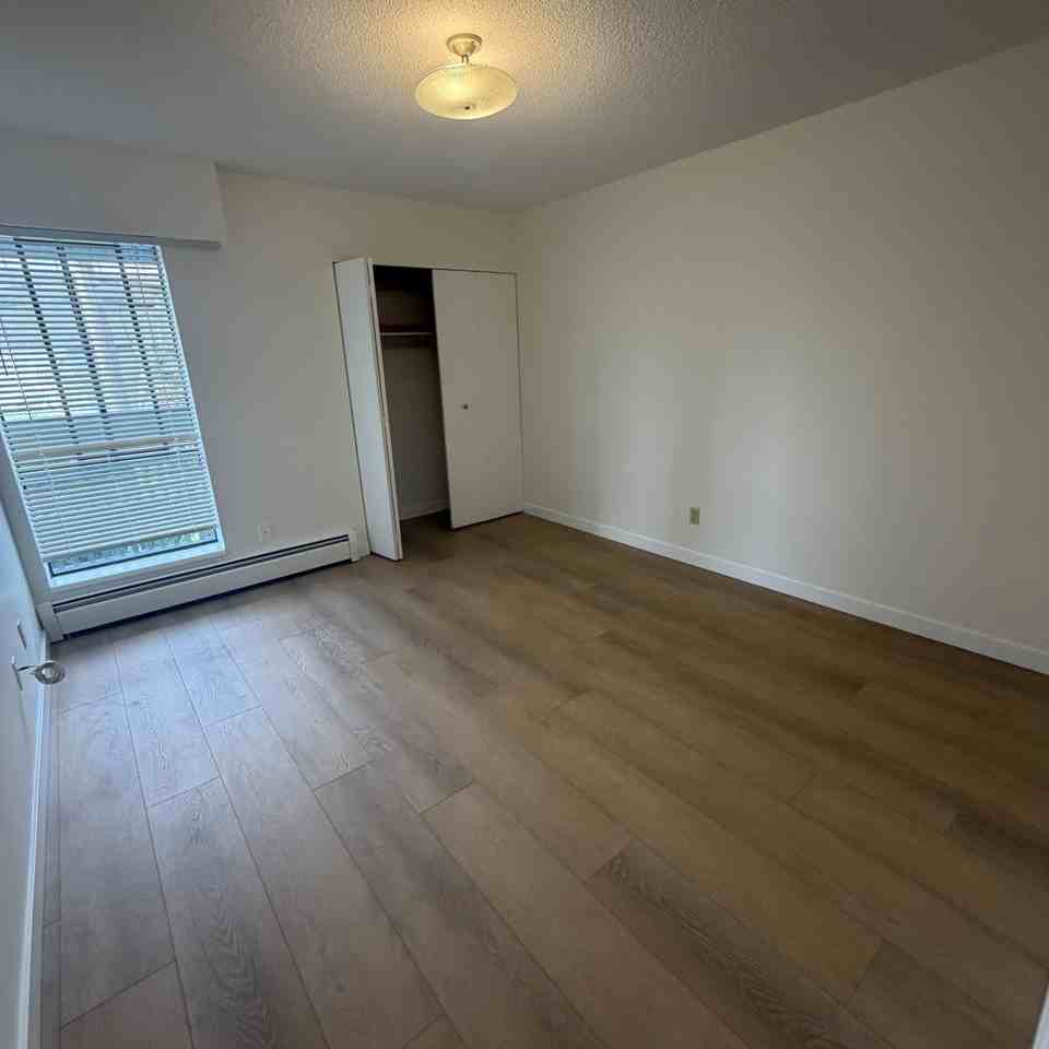 601 North Road #202 - Photo 4 of 15
