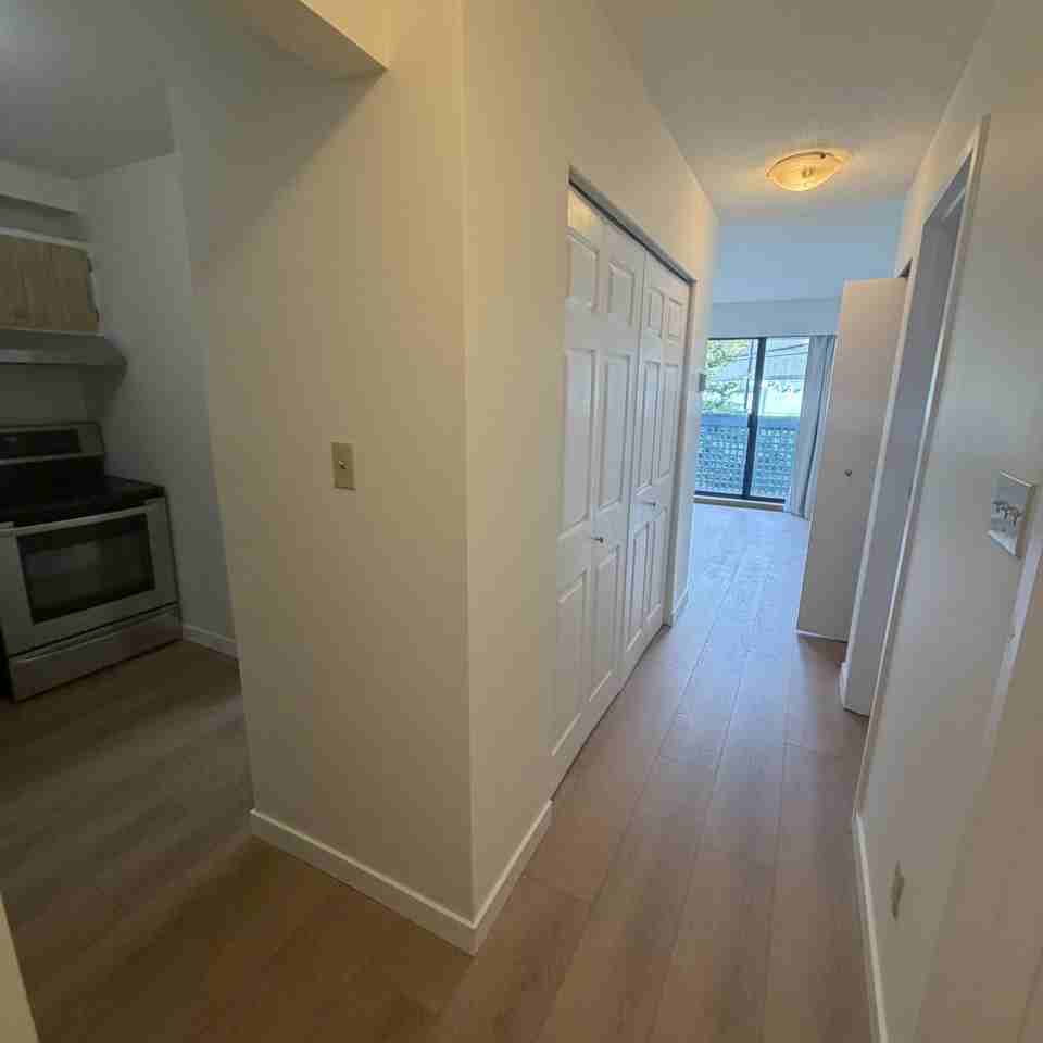 601 North Road #202 - Photo 5 of 15