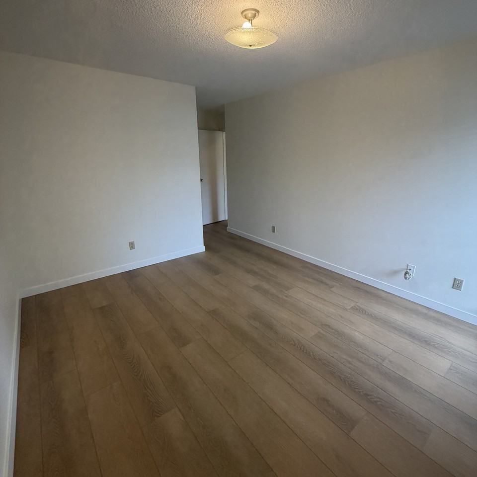 601 North Road #202 - Photo 7 of 15