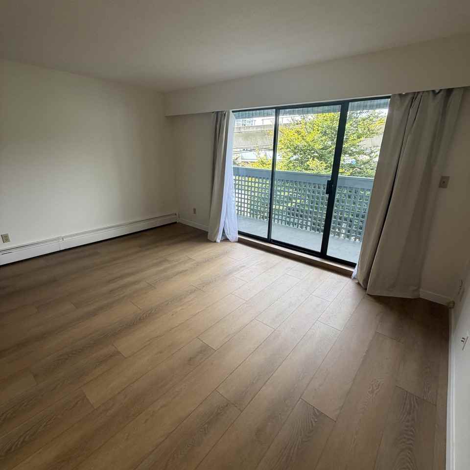 601 North Road #202 - Photo 3 of 15