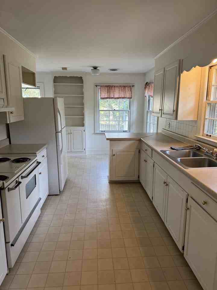 527 College Hill Rd #1 - Photo 5 of 13