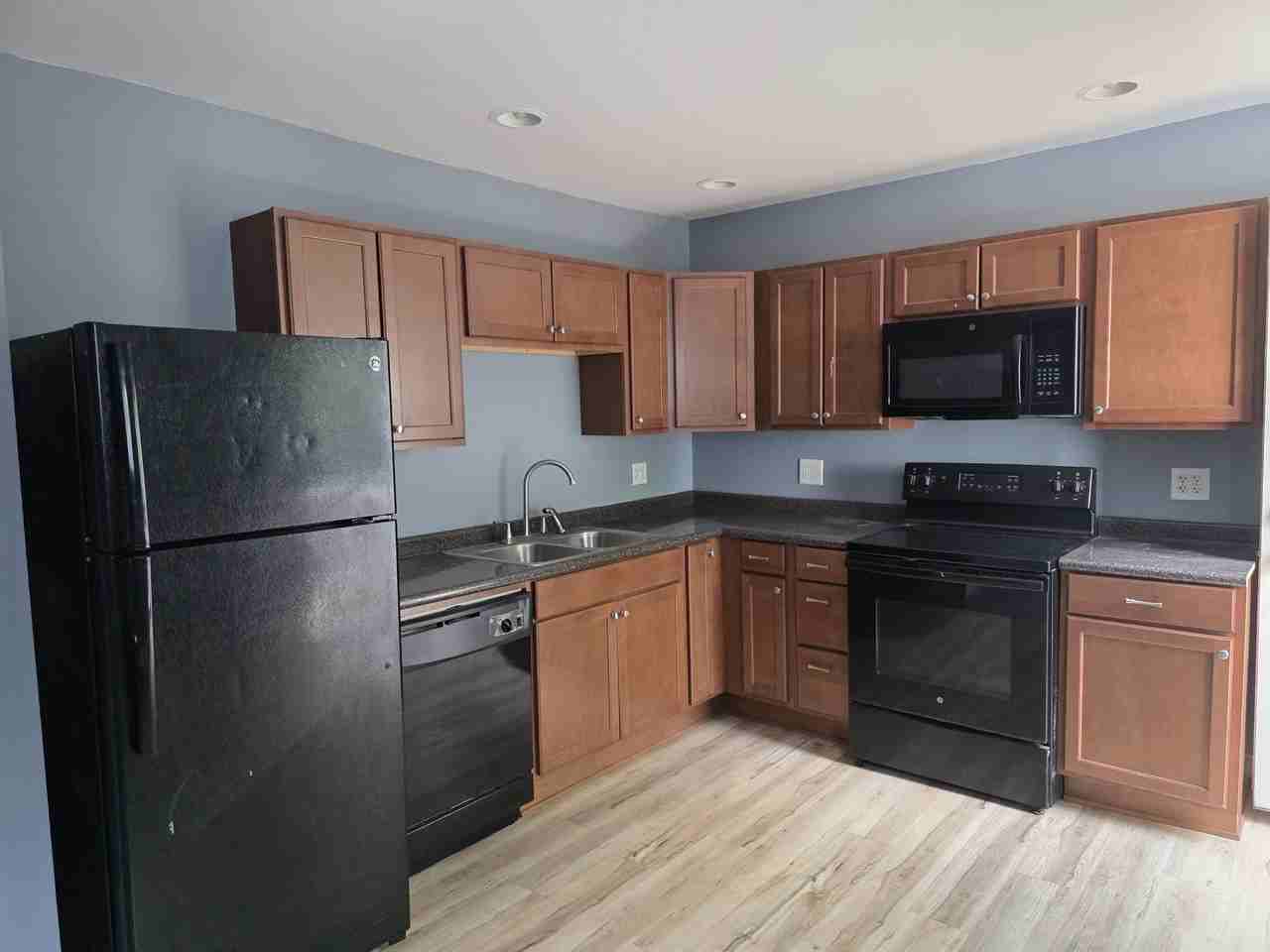 917 Sullivant Ave #1 - Photo 3 of 10