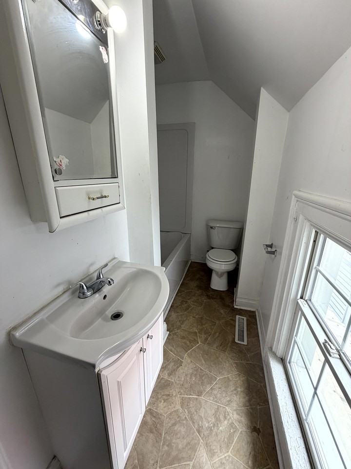 509 W Marion St #B - Photo 4 of 6
