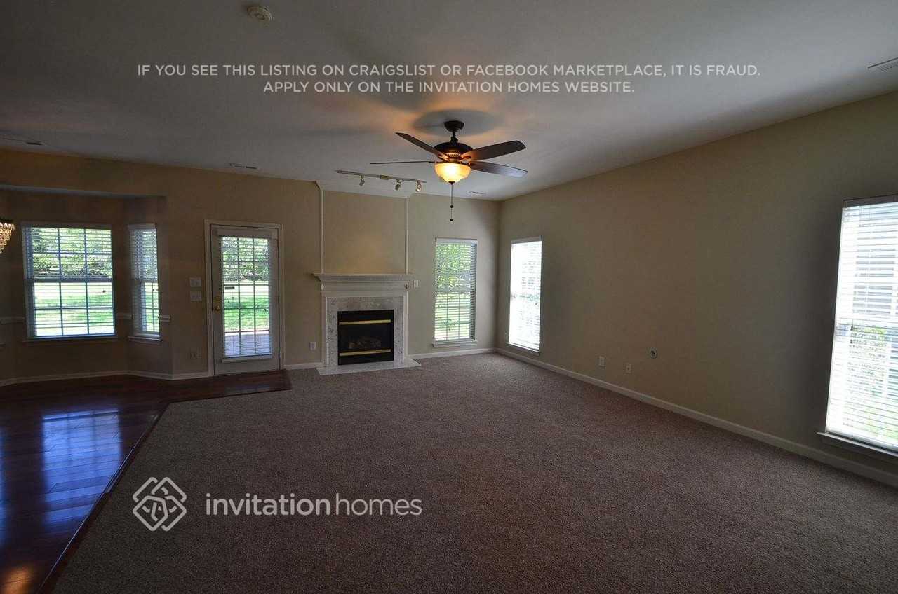 4418 Chadsworth Ct - Photo 2 of 9