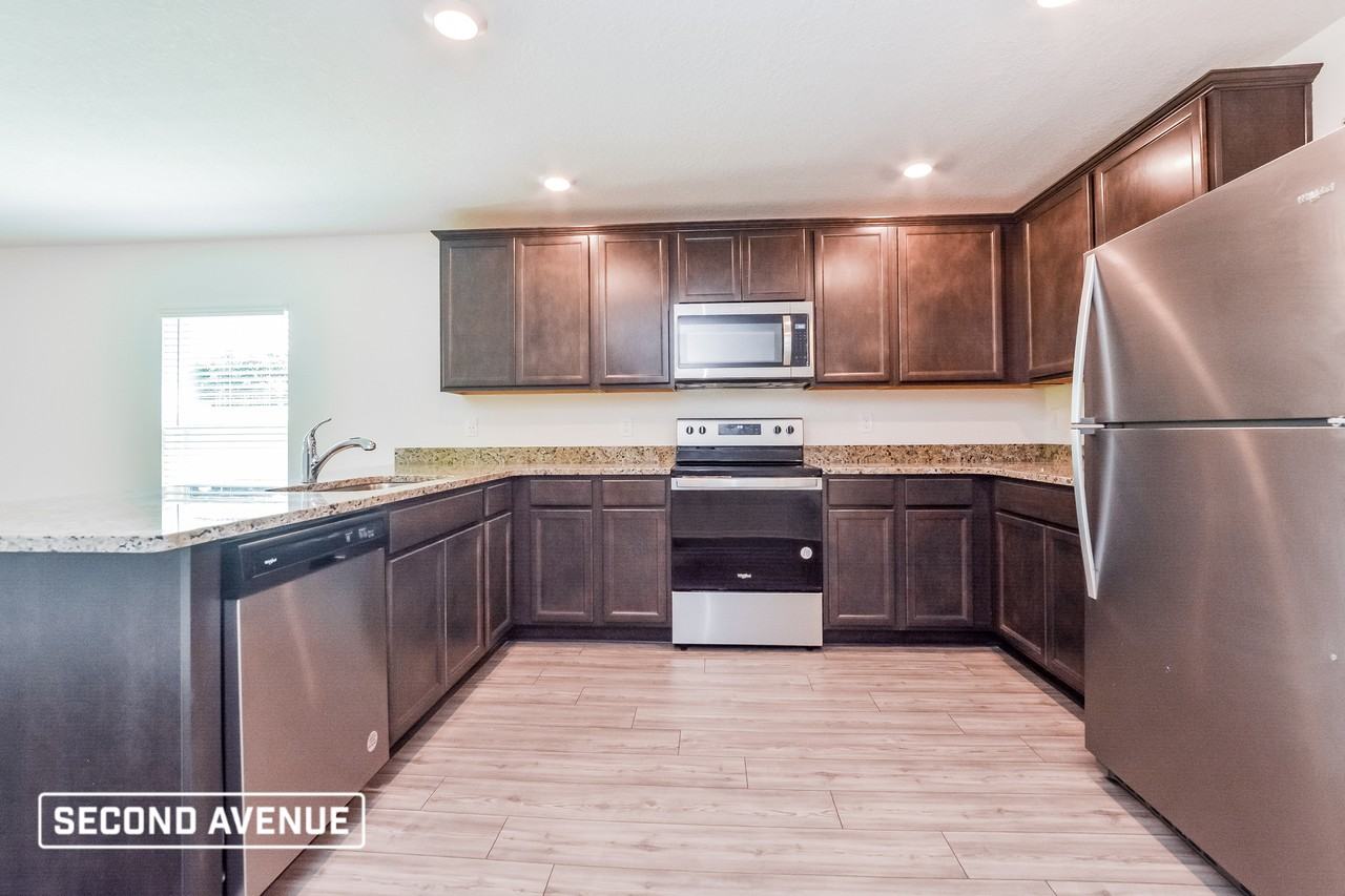 915 Clayton Dr - Photo 2 of 17