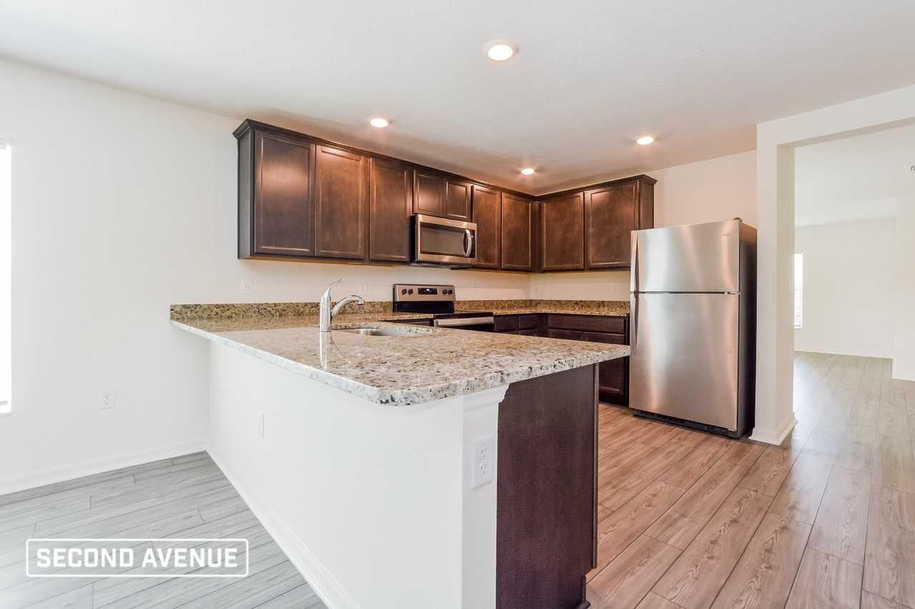 915 Clayton Dr - Photo 4 of 17