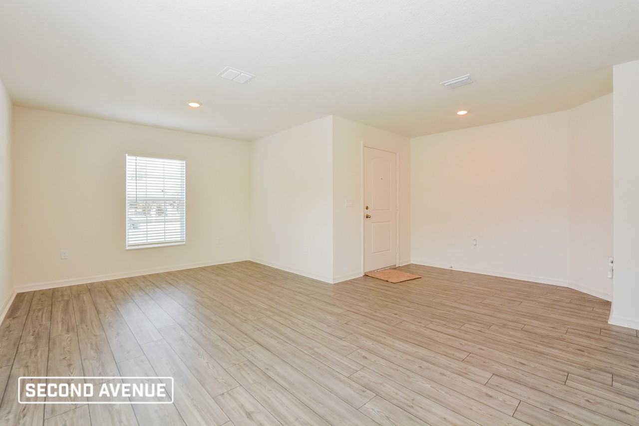 915 Clayton Dr - Photo 5 of 17