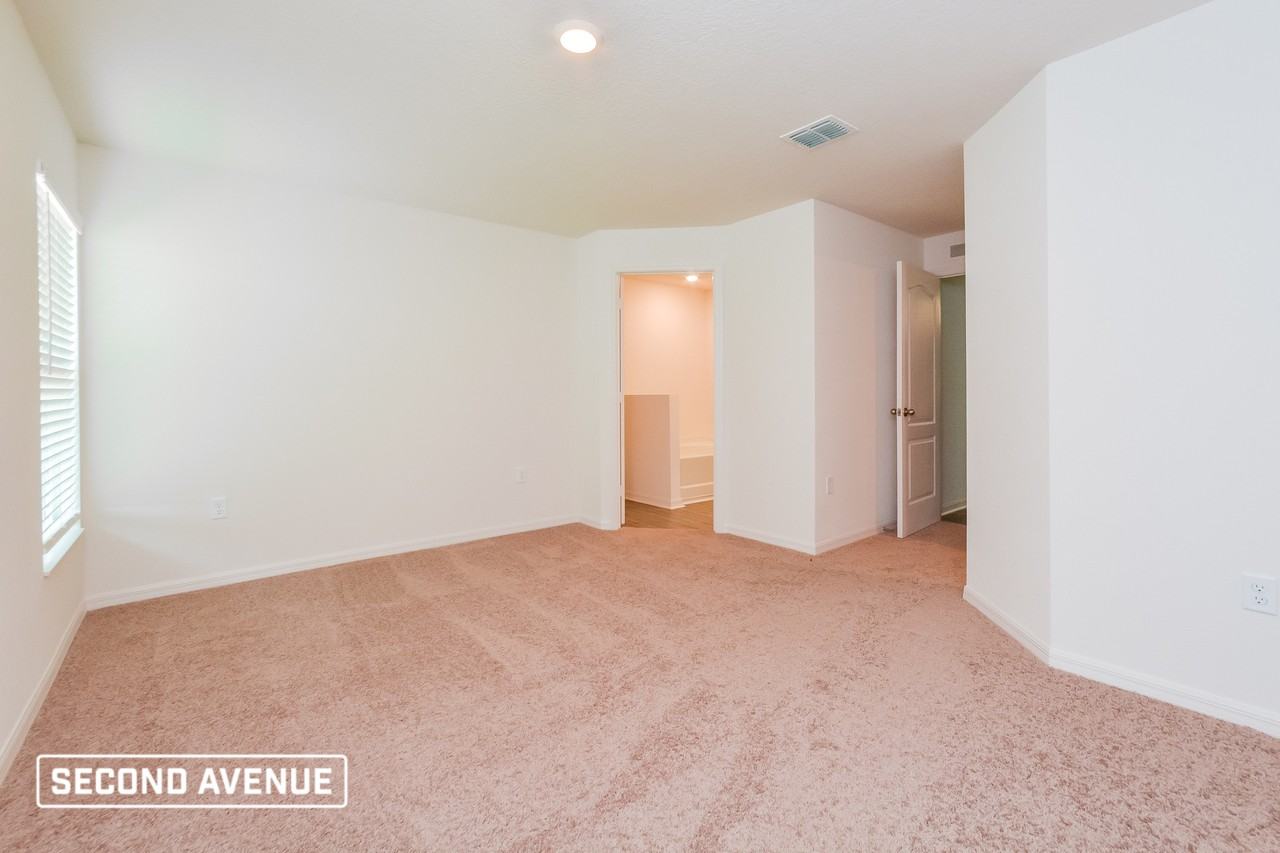 915 Clayton Dr - Photo 7 of 17
