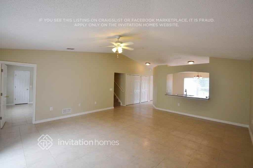 1556 Deerfield Ave - Photo 3 of 9