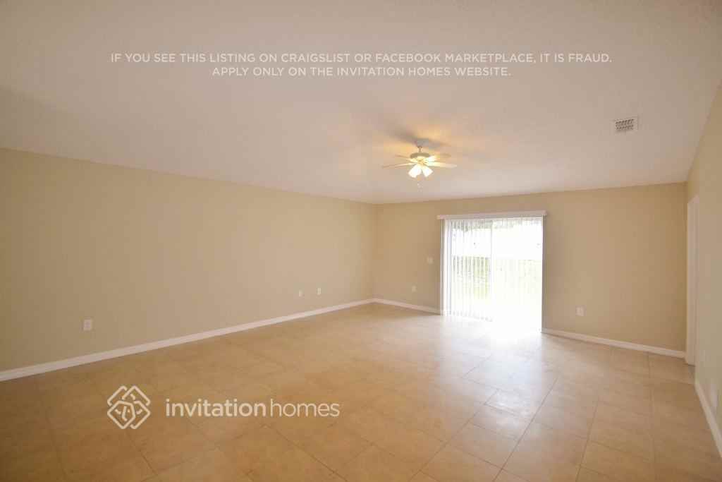 1556 Deerfield Ave - Photo 4 of 9