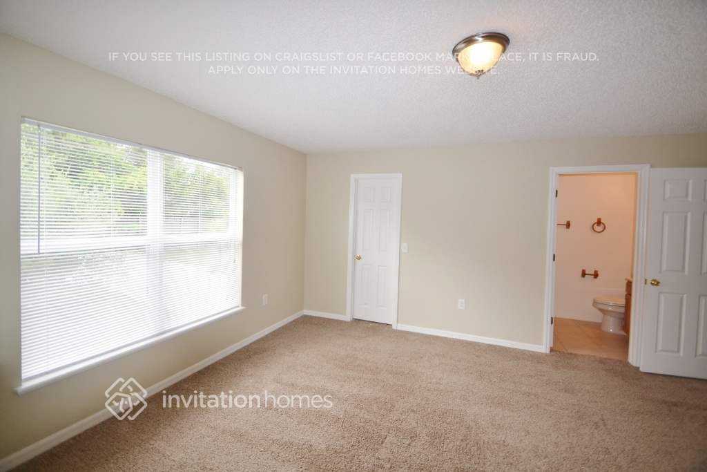 1556 Deerfield Ave - Photo 6 of 9