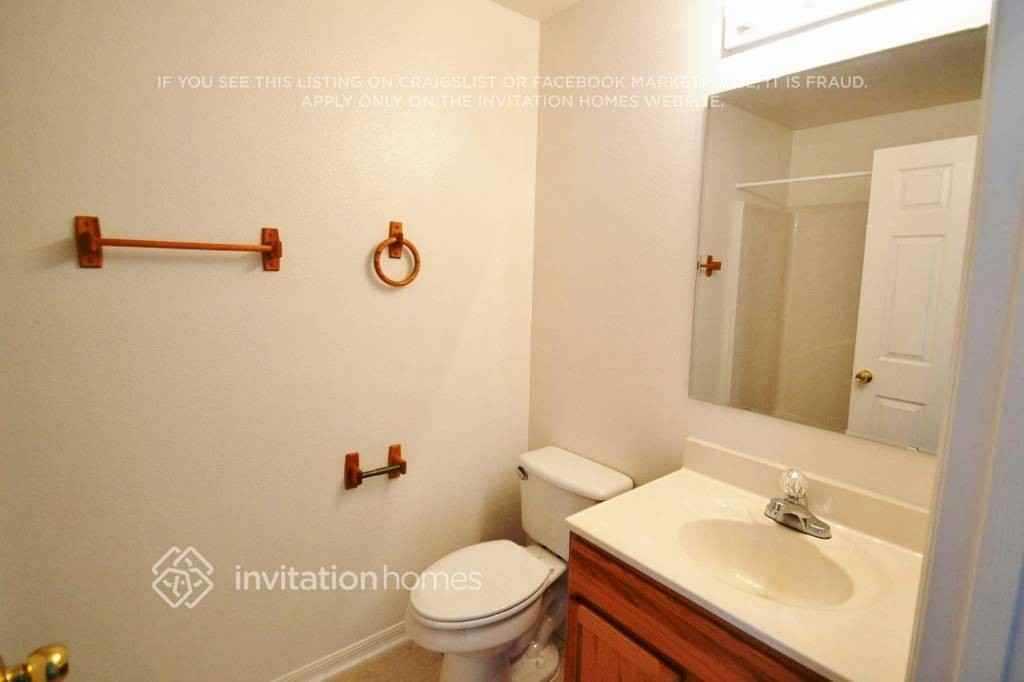 1556 Deerfield Ave - Photo 7 of 9