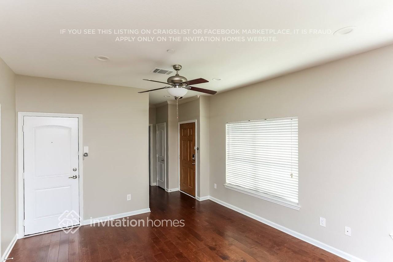 110 Barrington Ln - Photo 2 of 17