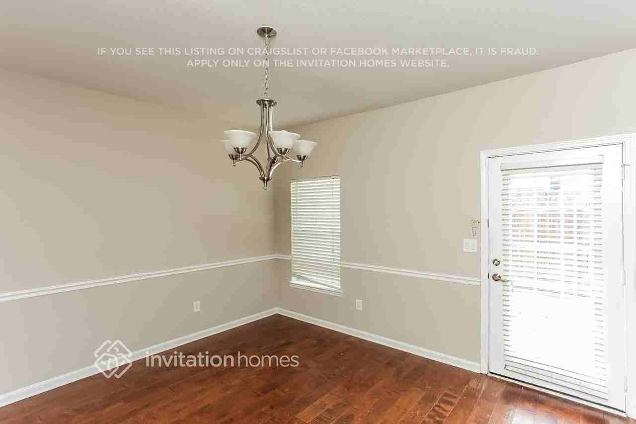 110 Barrington Ln - Photo 3 of 17