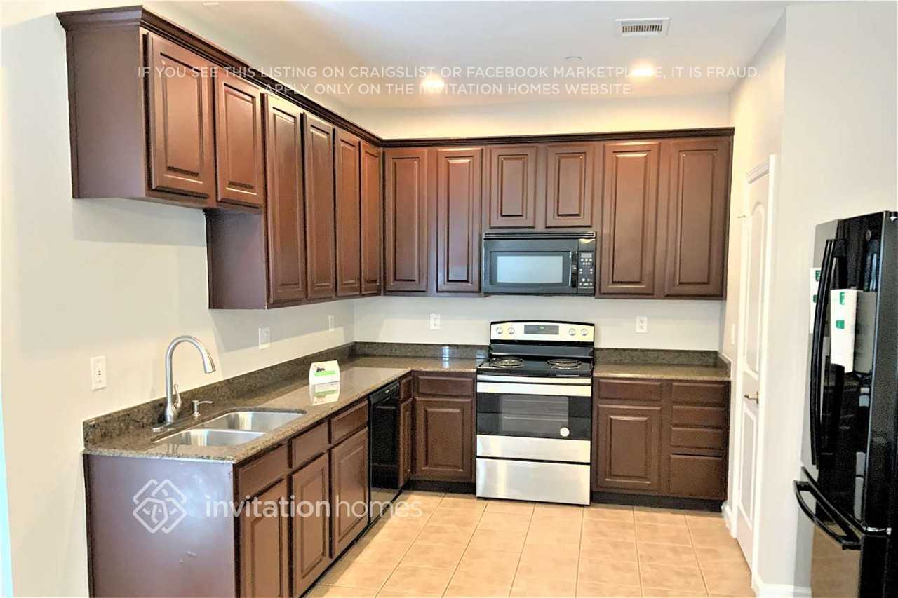 110 Barrington Ln - Photo 6 of 17