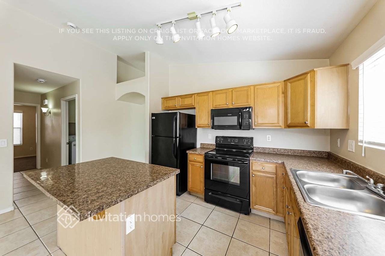 15230 N 162nd Ln - Photo 7 of 17